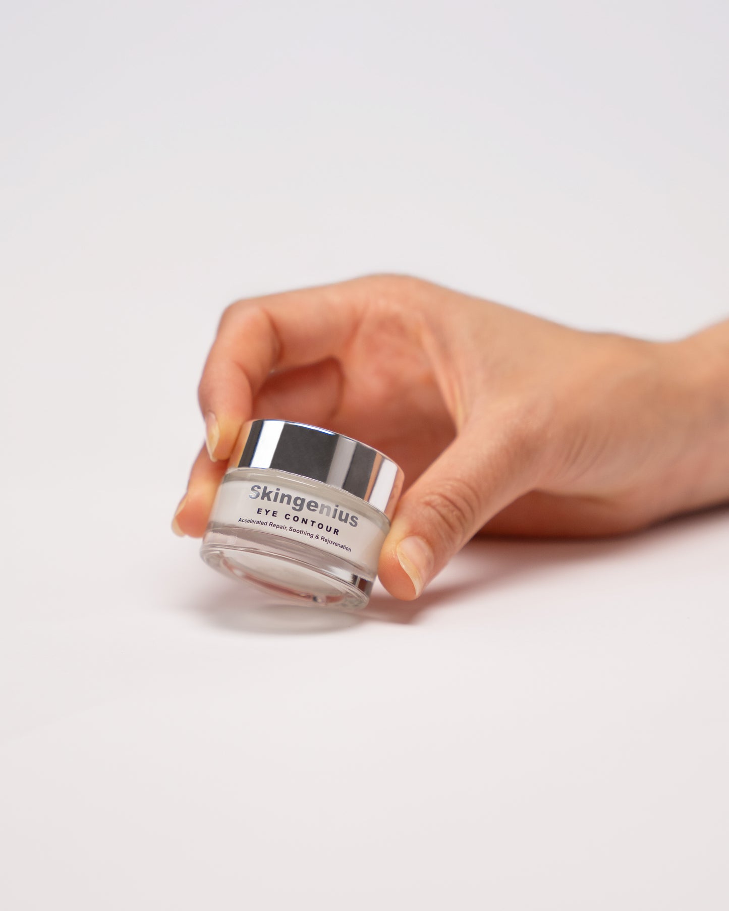 Foto di DF18+ Skingenius Eye Contour, il contorno occhi antirughe di DF18+ Cosmetics.