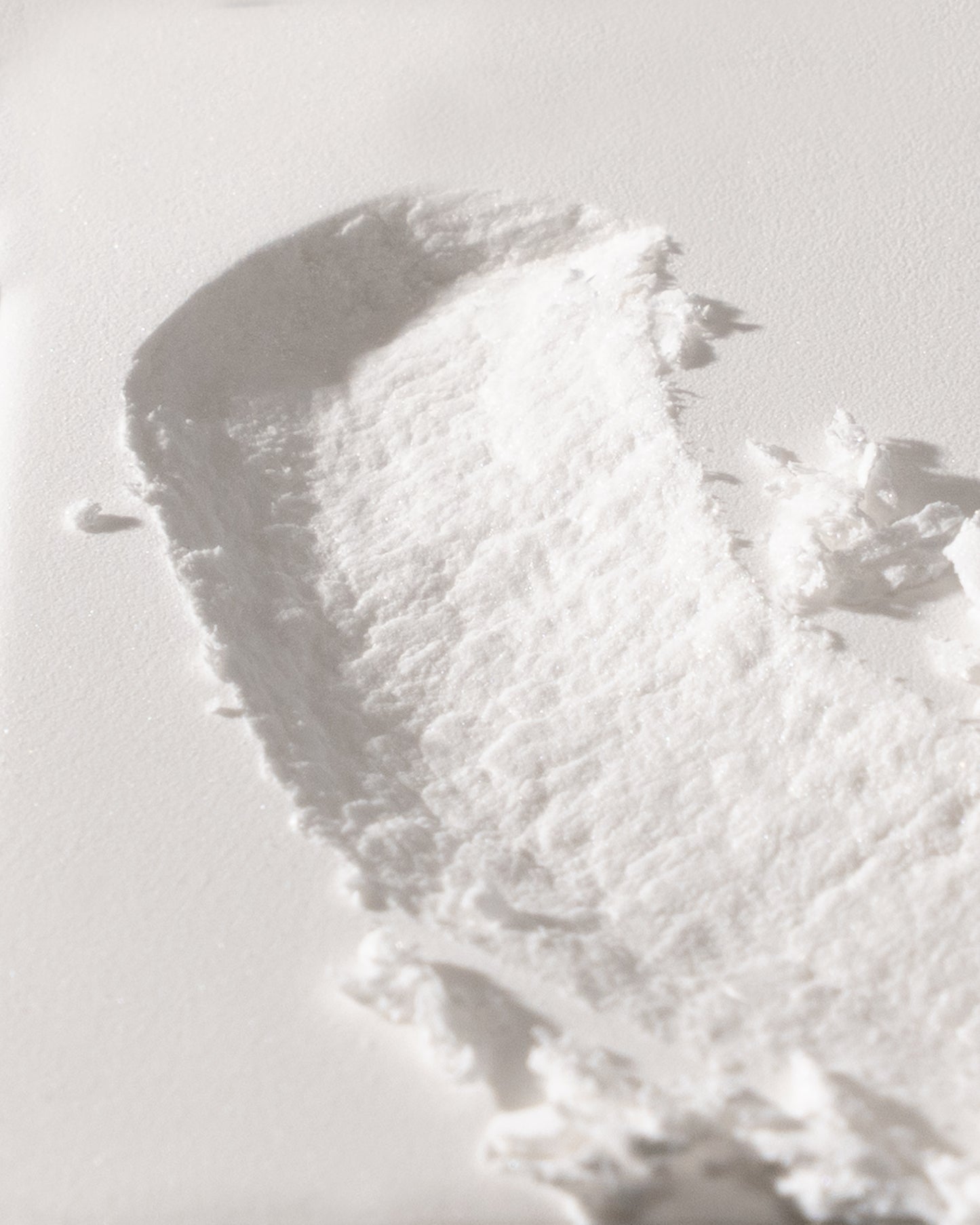 The Halo, the iconic DF18+ powder in gel. Primer, setter and skin perfector in one single product. 
