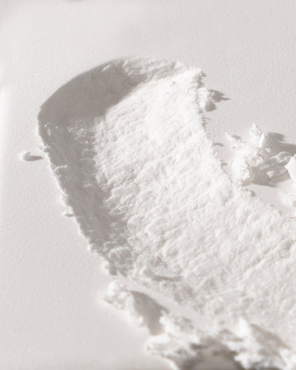 The Halo, the iconic DF18+ powder in gel. Primer, setter and skin perfector in one single product. 