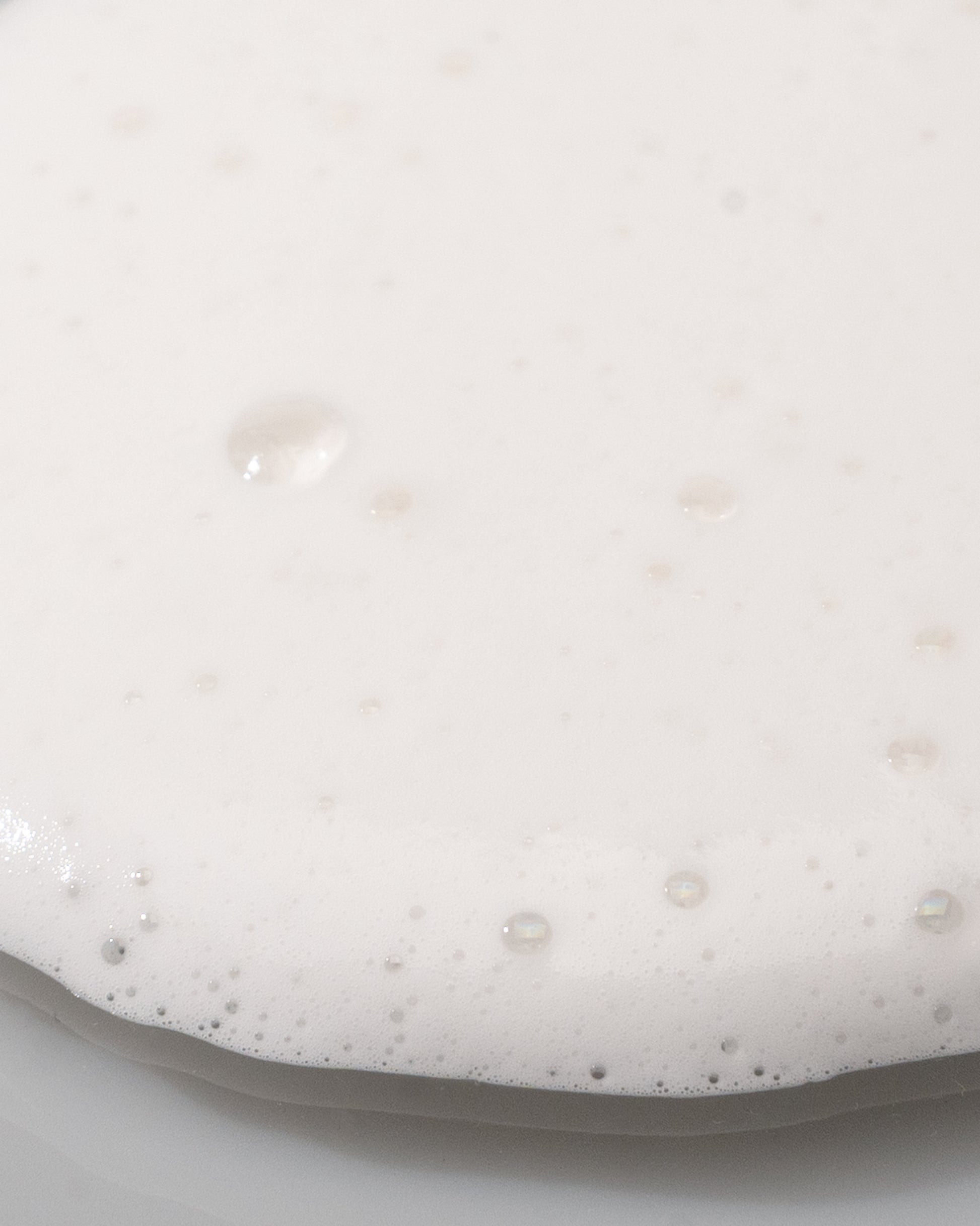 Foam texure of The Softening, the DF18+ purifying facial cleanser.