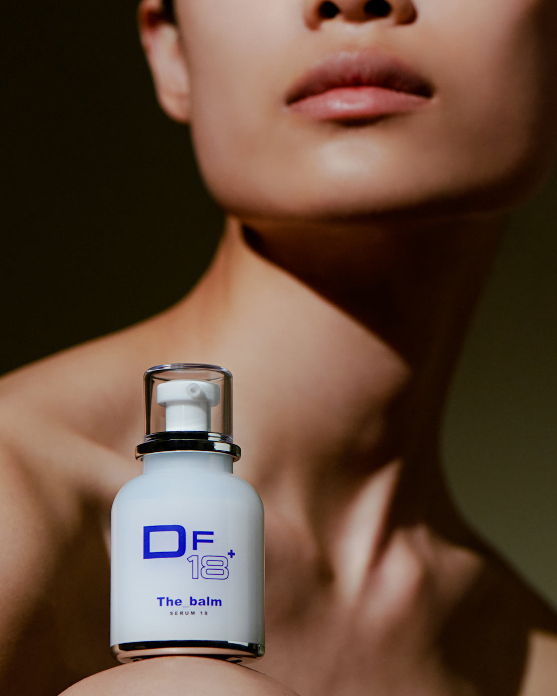 Immagine di The Balm, il siero viso rimpolpante di DF18+ a effetto lifting immediato.