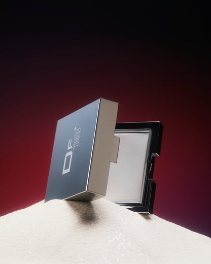 The Halo, cipria in gel di DF18+. Primer, base trucco e fissante in un prodotto. Pack con specchietto incluso.